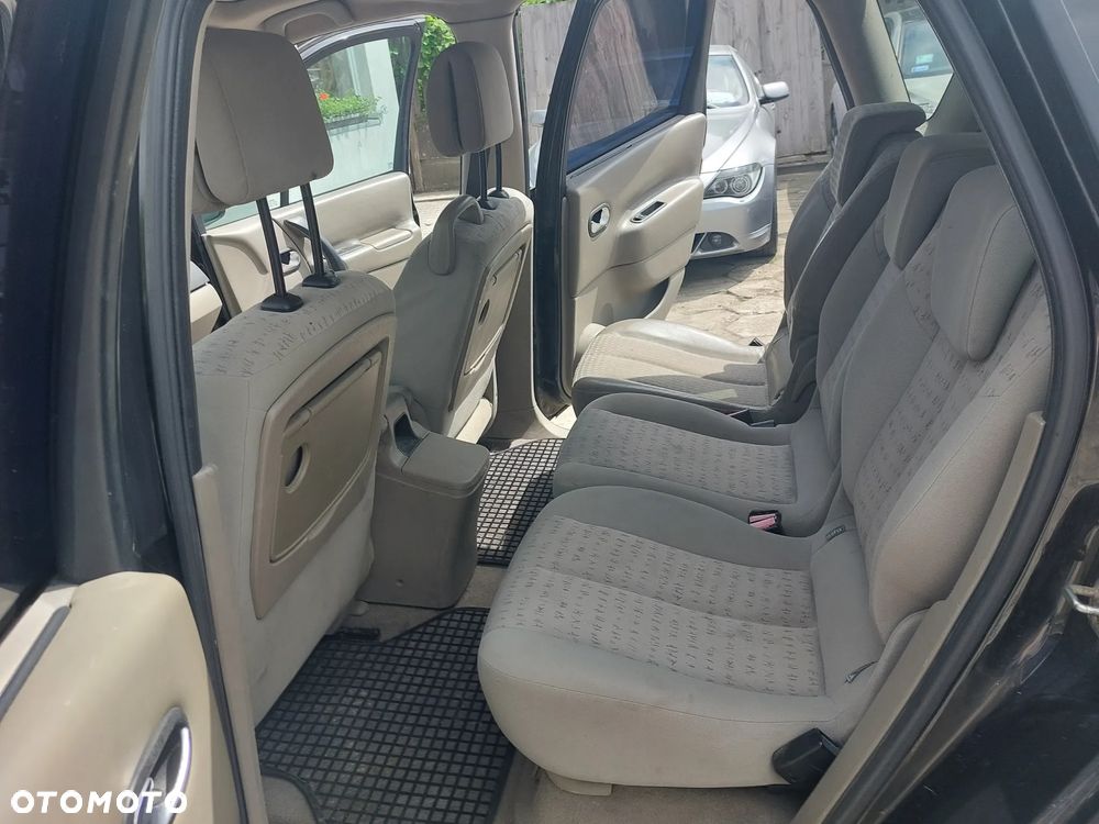 Renault Grand Scenic - 12