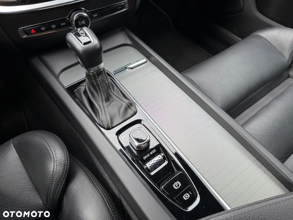 Volvo V60 T6 AWD Geartronic R-Design - 31