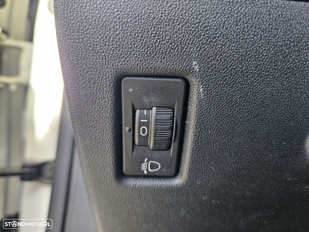 Peugeot 208 1.4 HDi Active - 40