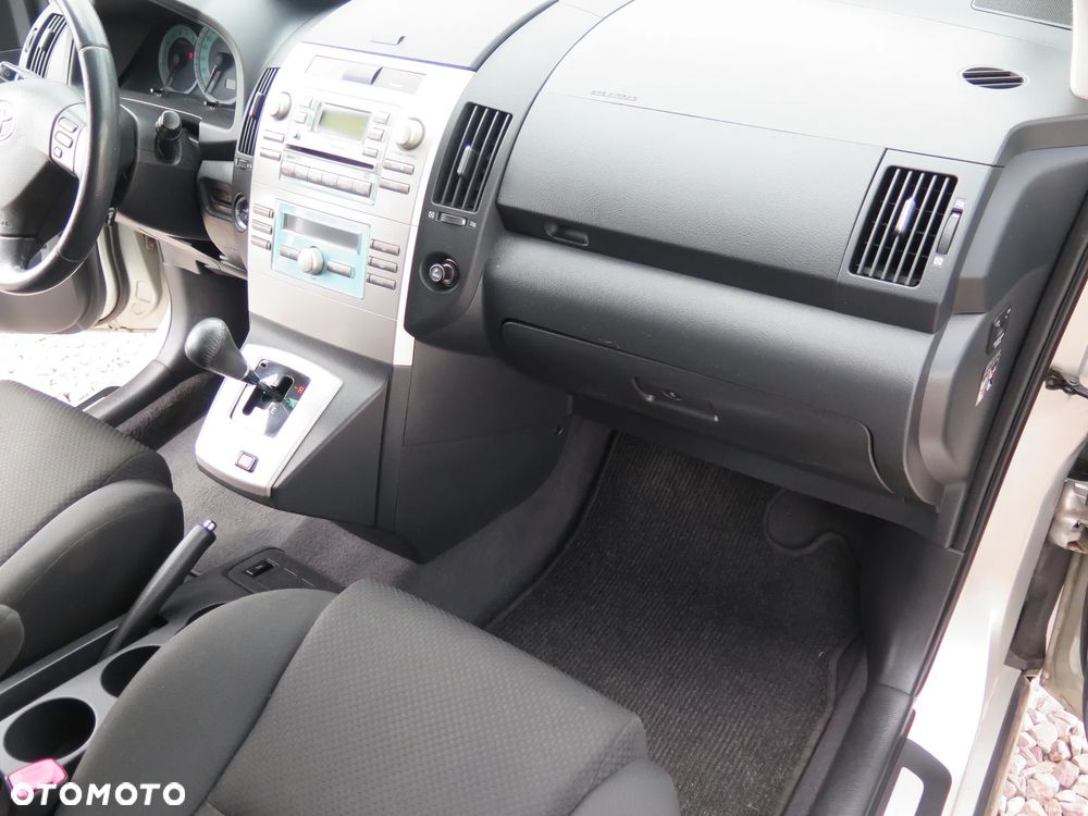 Toyota Corolla Verso 1.8 Sol + 7os MM - 27