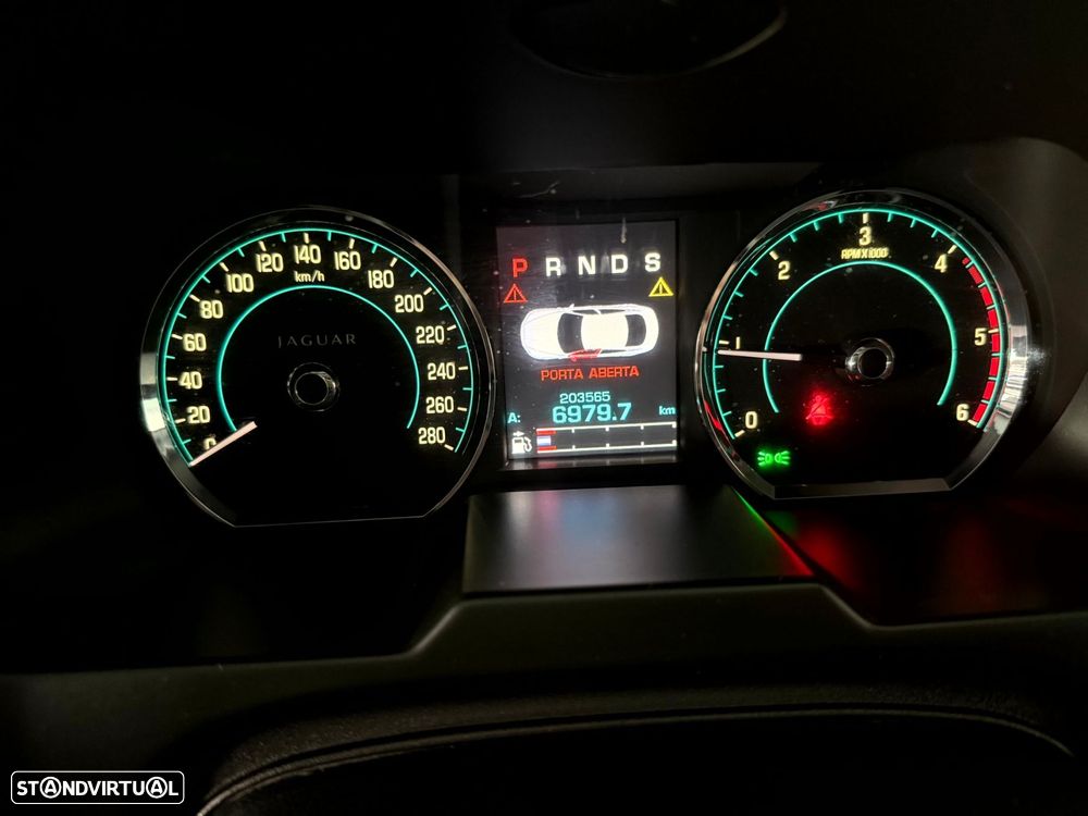 Jaguar XF 2.2 D Premium Luxury - 35