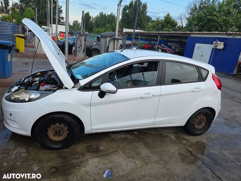 Ford Fiesta 1.6 TDCI DPF Ghia - 18