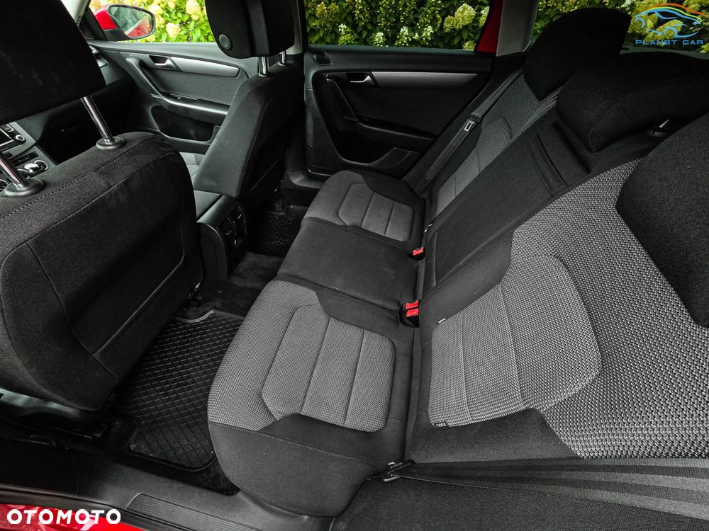 Volkswagen Passat 2.0 TDI 4Motion BlueMotion Technol Trendline - 17