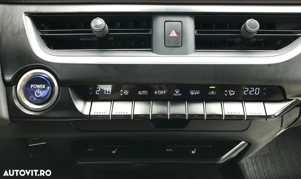 Lexus UX 250h E-FOUR Luxury ML - 32