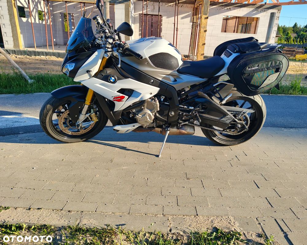 BMW S - 6