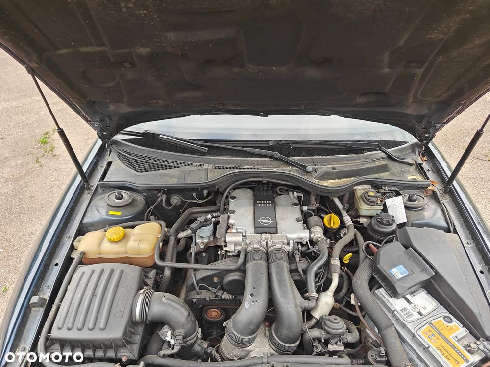 Opel Omega 2.5 Sport - 19