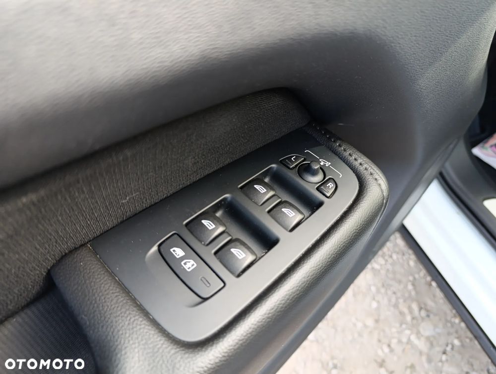 Volvo XC 60 D4 Momentum Pro - 19