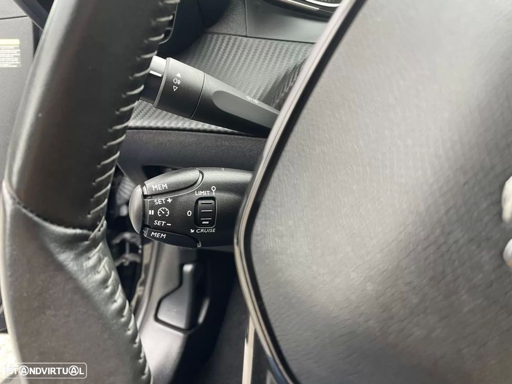 Peugeot 208 1.2 PureTech Allure - 28