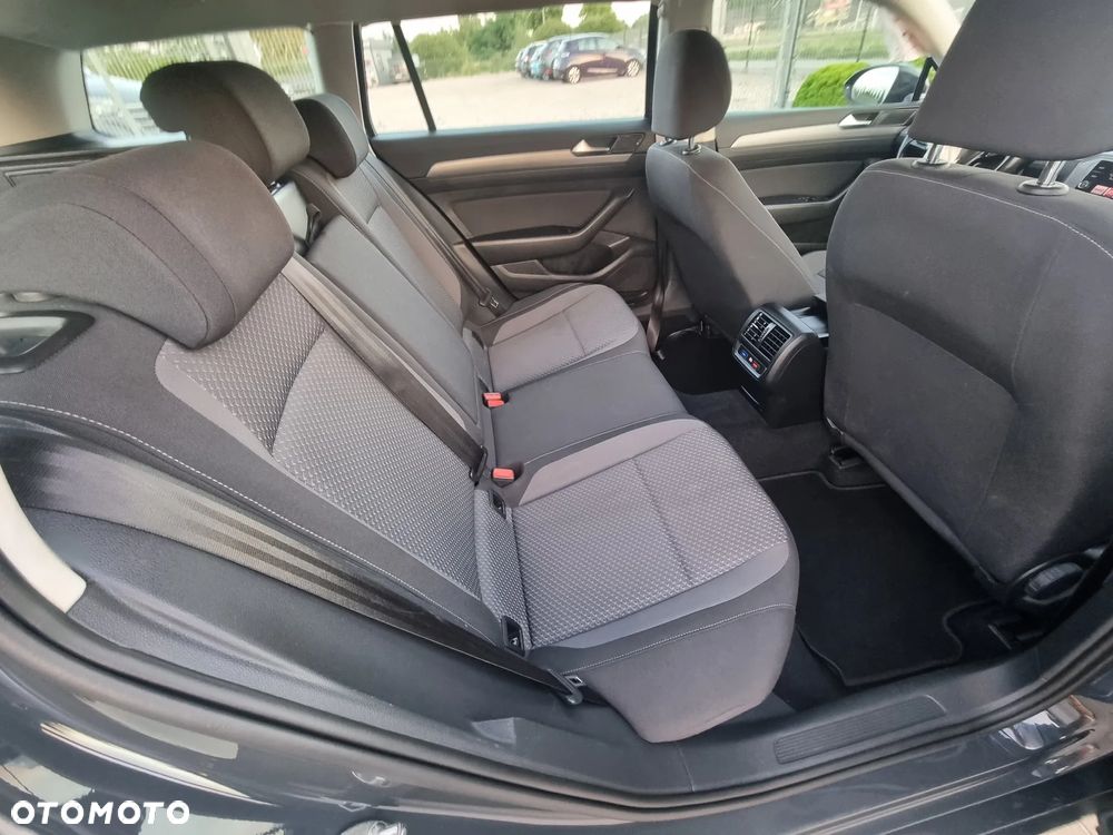 Volkswagen Passat Variant 2.0 TDI SCR DSG - 9
