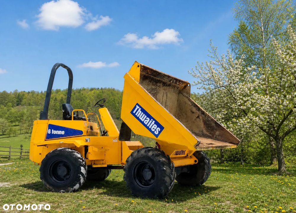 Thwaites Wozidło Budowlano-Rolnicze. 6 ton ładowność. 4x4 napęd.  Potężna Moc silnika i Hydrauliki. Najlepszy silnik Perkins 90km. Maszyna Kupiona z Norweskiego Gospodarstwa Rolniczego typu Kurniki. Stan Idealny. Zero Luzów i wycieków! Odpala na dotyk. Serwisowane w Dekra Norweska! Hamulce brzytwa. Serwisy w DEKRA. Maszyna Woziła lekkie ładunki. Praktycznie zerowe zużycie. Wielka Okazja. Wszystko w pełnym Oryginale. - 1