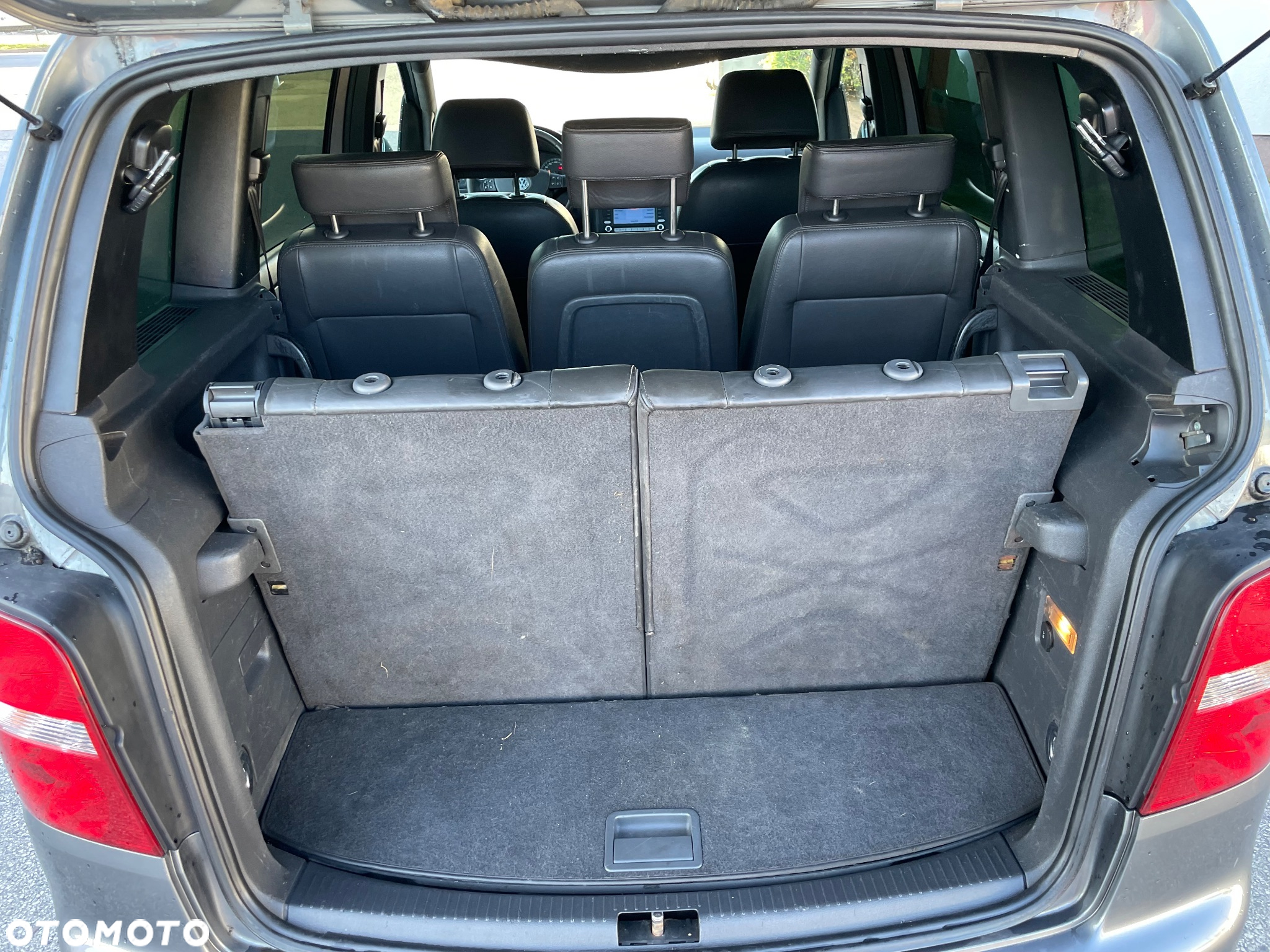 Volkswagen Touran 1.9 TDI DPF DSG Highline - 21