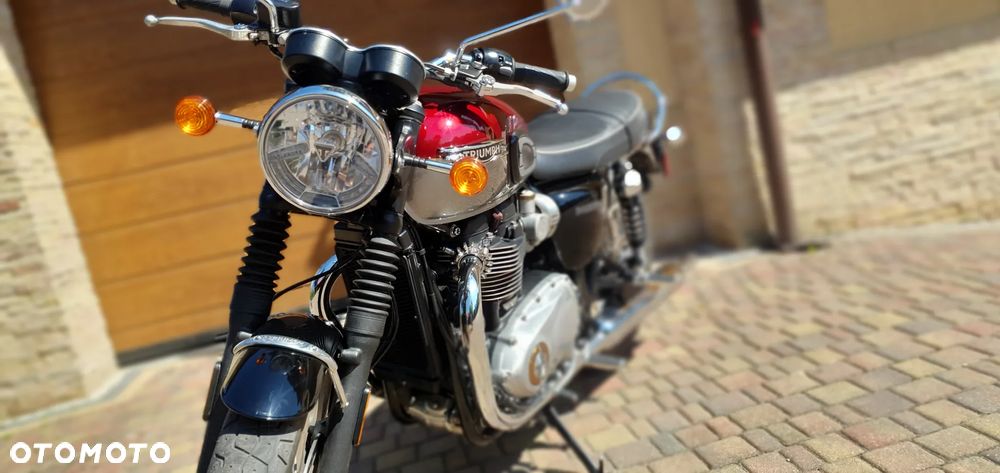 Triumph Bonneville - 8