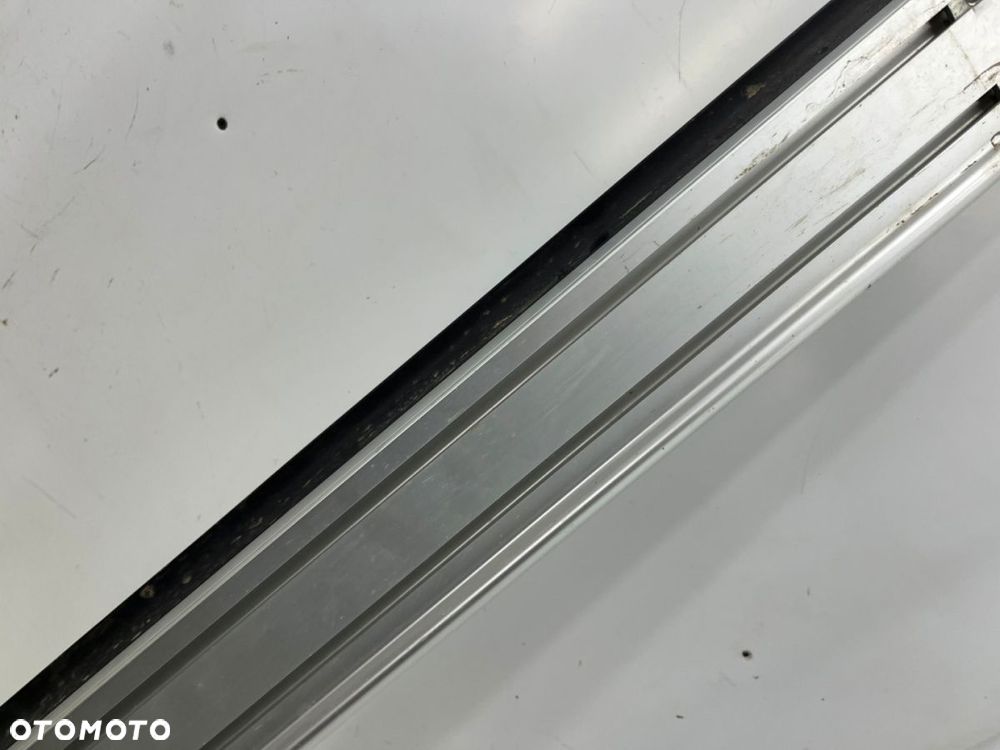 Nakładka progu Renault Captur 2 II 19r.- ASX 2 II 23r.- PRAWY stopień zewnętrzny oryginalny PRÓG - 16