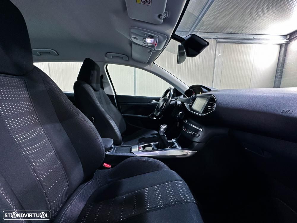 Peugeot 308 1.2 PureTech Allure - 28