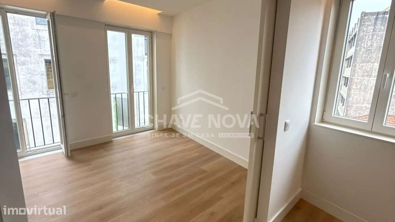 T2 Renovado com Licença de Alojamento Local | Sé do Porto - Grande imagem: 2/13