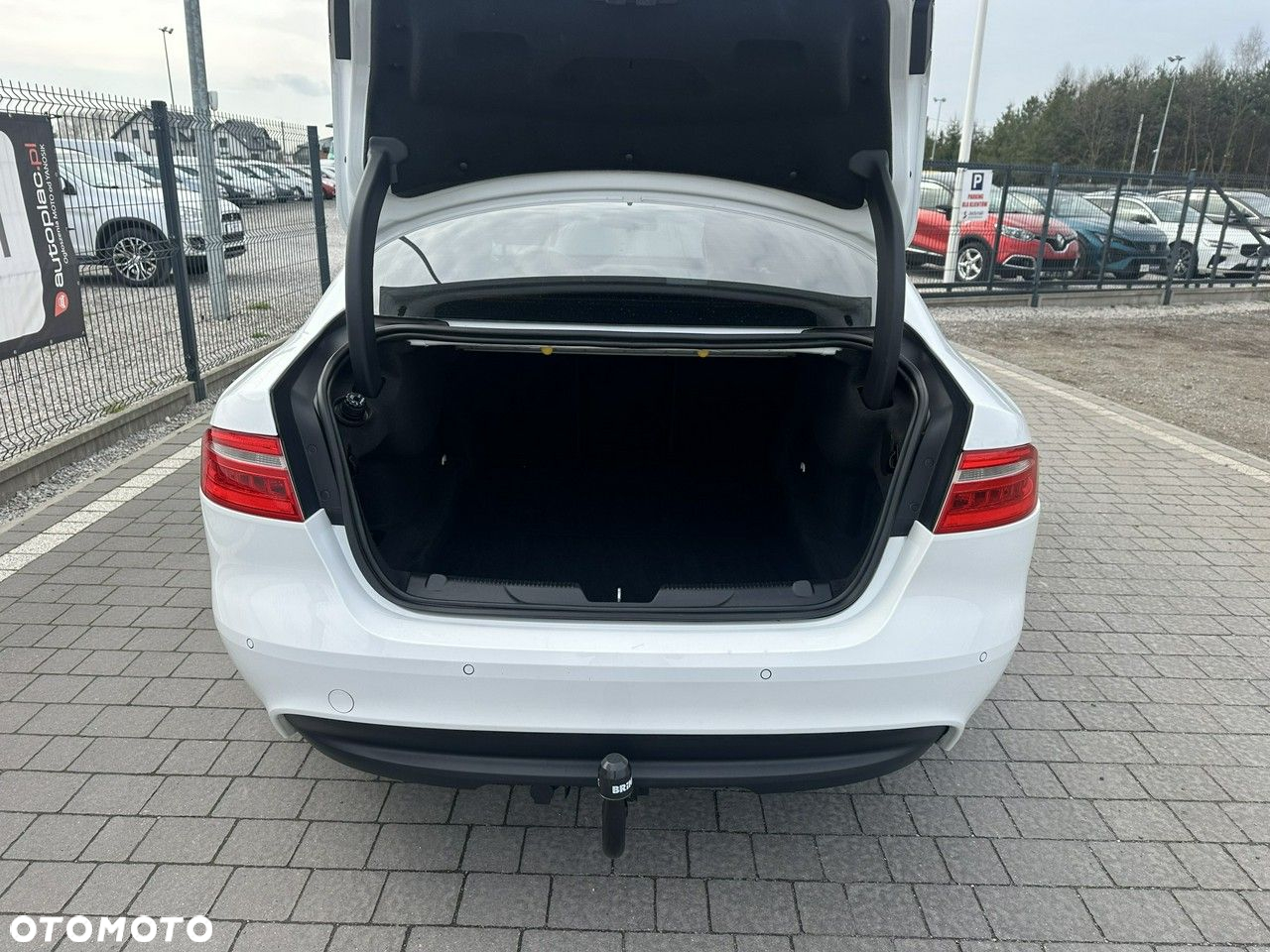 Jaguar XE - 7