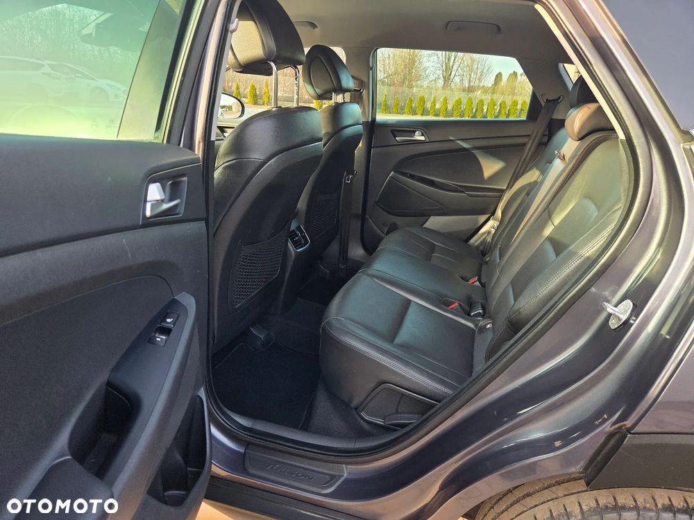 Hyundai Tucson 2.0 CRDI 4WD Automatik Premium - 25