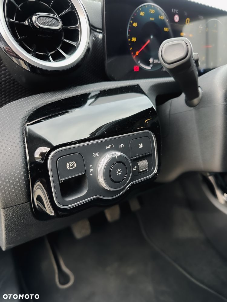 Mercedes-Benz CLA - 16