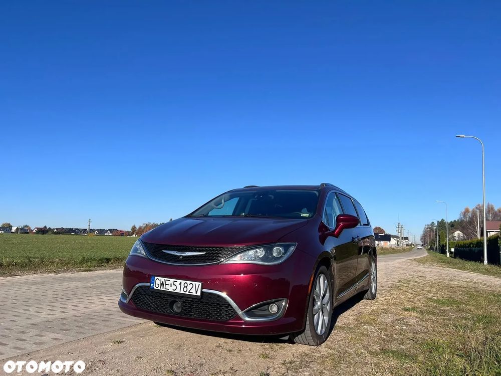 Chrysler Pacifica - 3