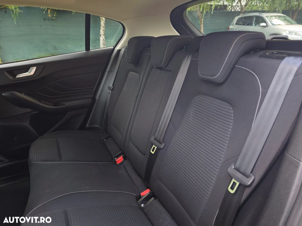 Ford Focus - 11