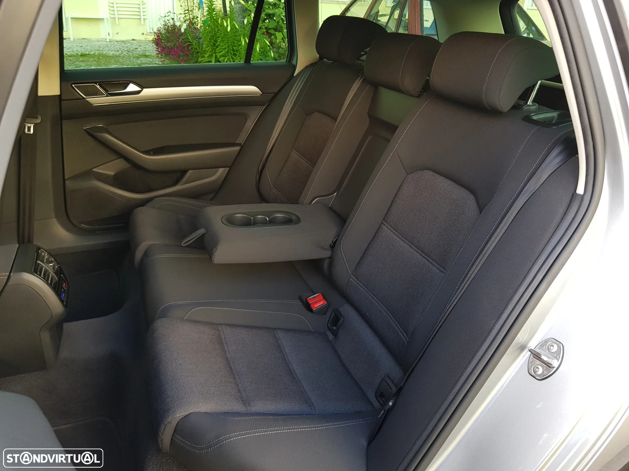 VW Passat Variant 1.6 TDI Highline DSG - 33