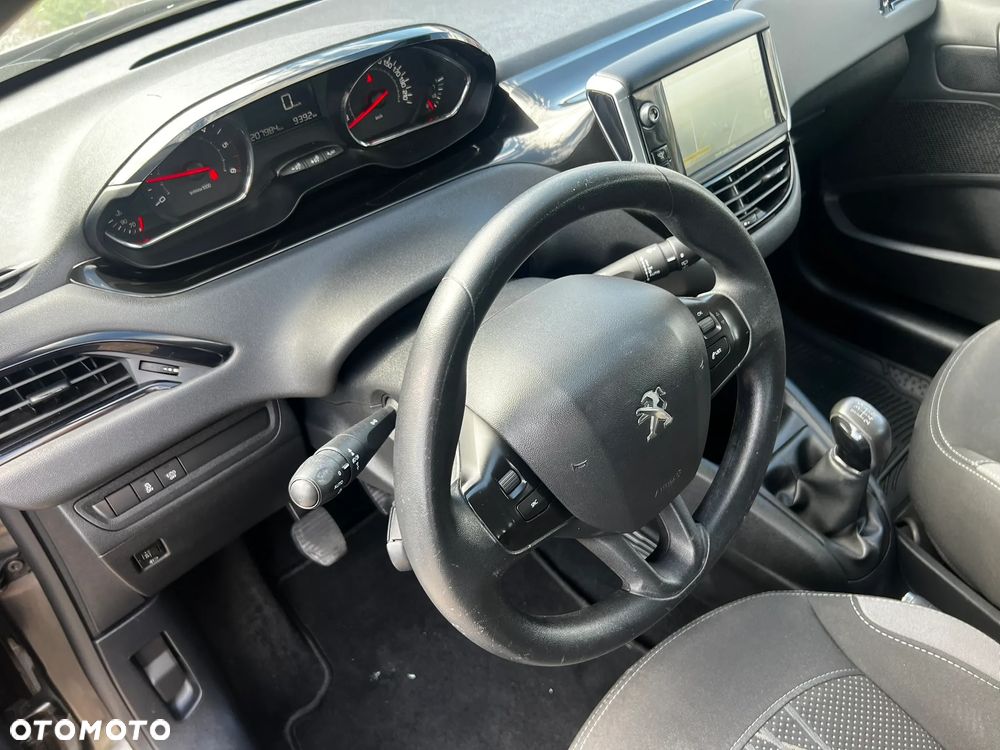 Peugeot 208 - 13
