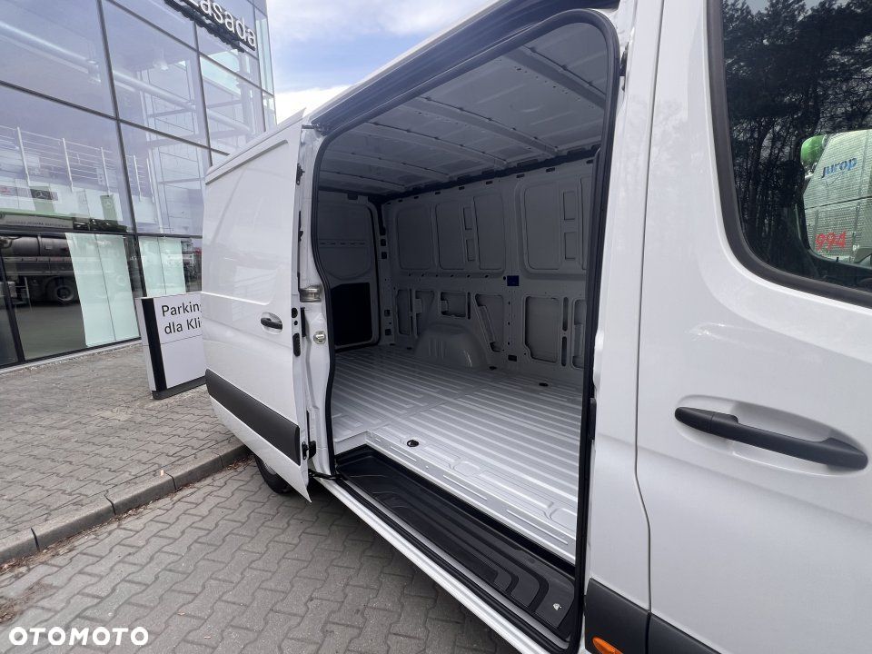 Mercedes-Benz Sprinter - 4
