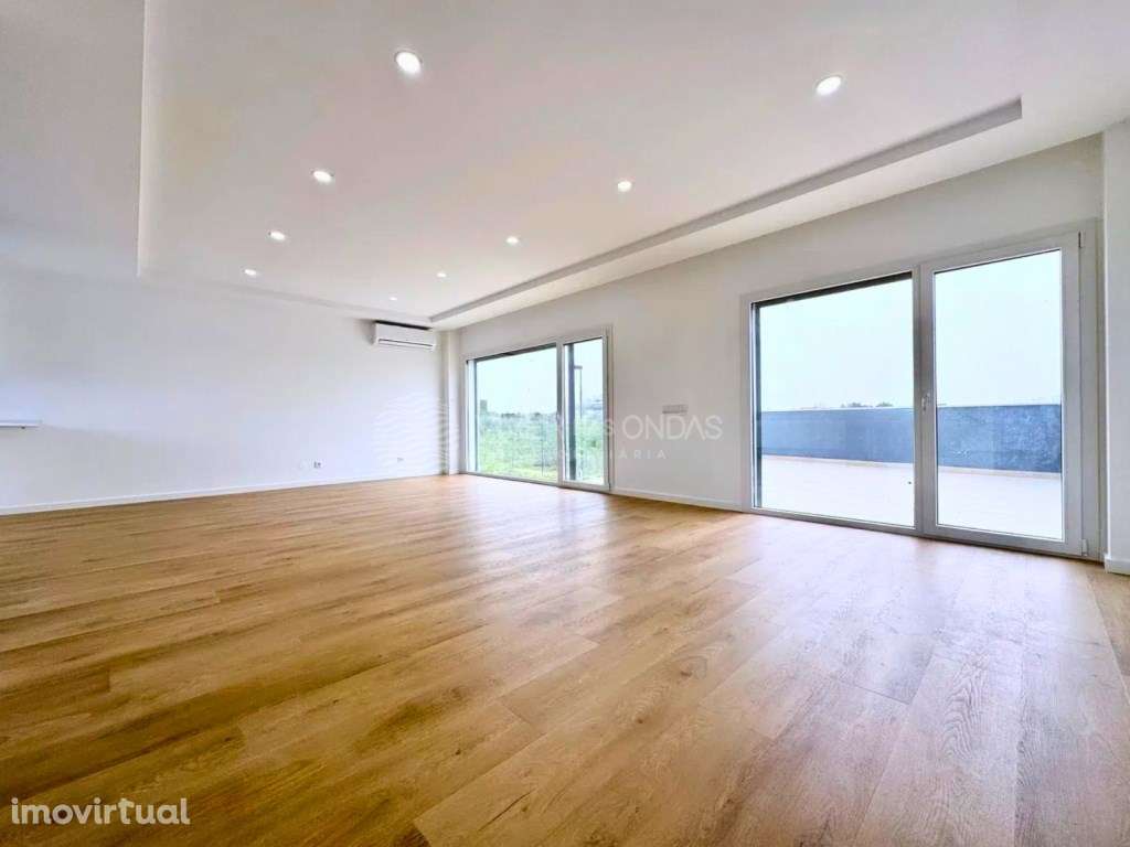 Moradia T4 de Luxo na Nova Urbanização da Caparica. - Grande imagem: 2/42