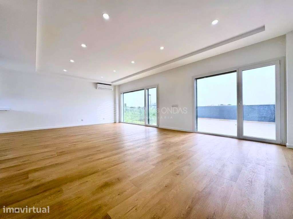 Moradia T4 de Luxo na Nova Urbanização da Caparica. - Grande imagem: 4/43
