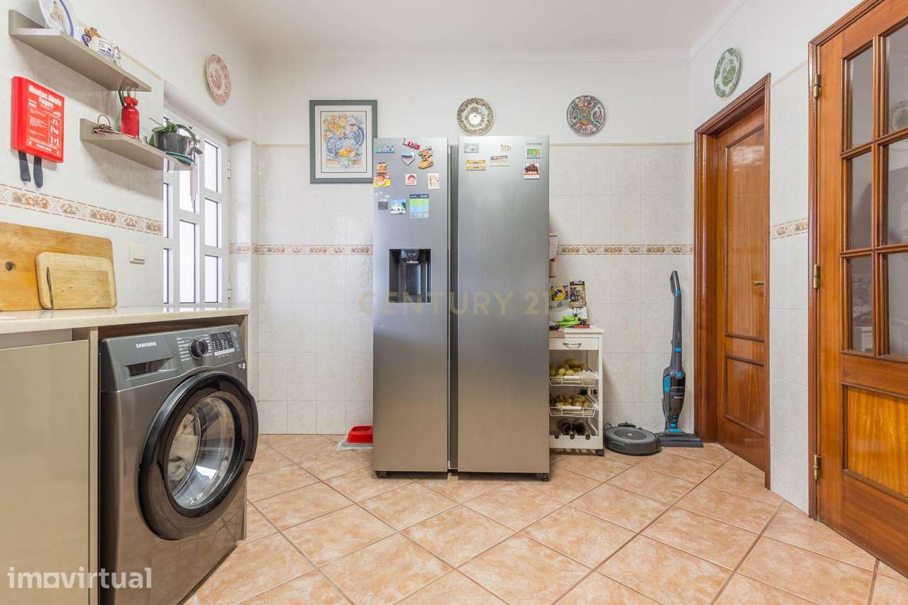 Moradia Geminada T3 com Jardim e Terraço na Quinta do Conde - Grande imagem: 4/24