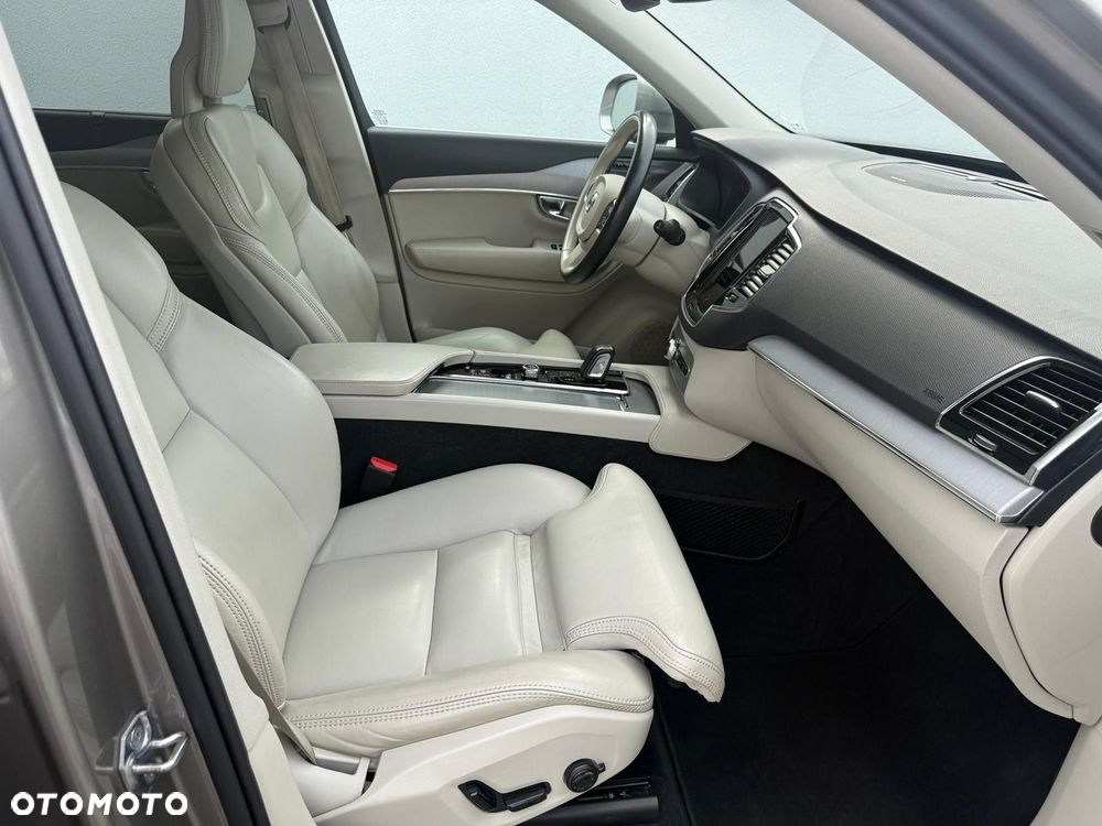 Volvo XC 90 - 31