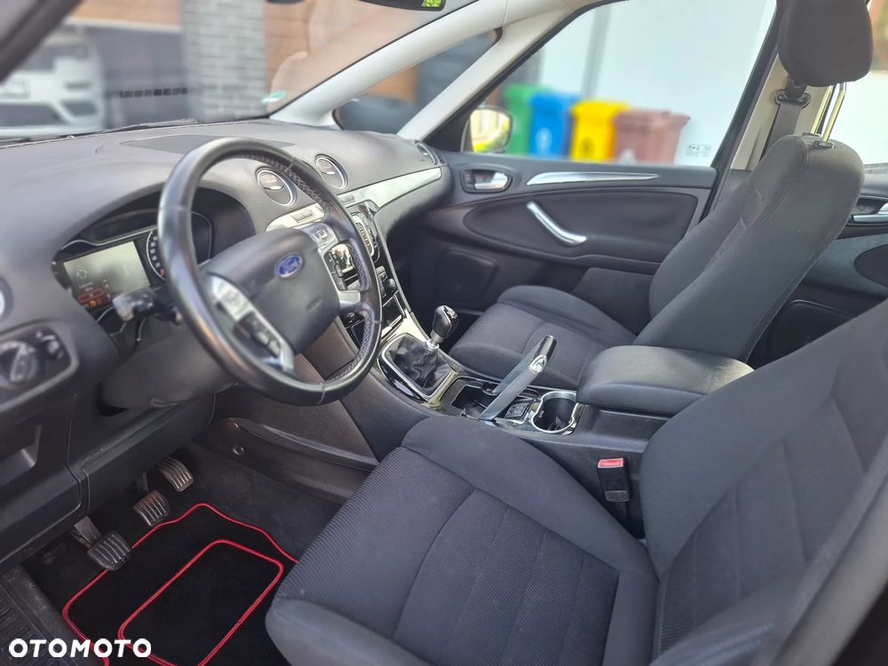Ford S-Max - 13