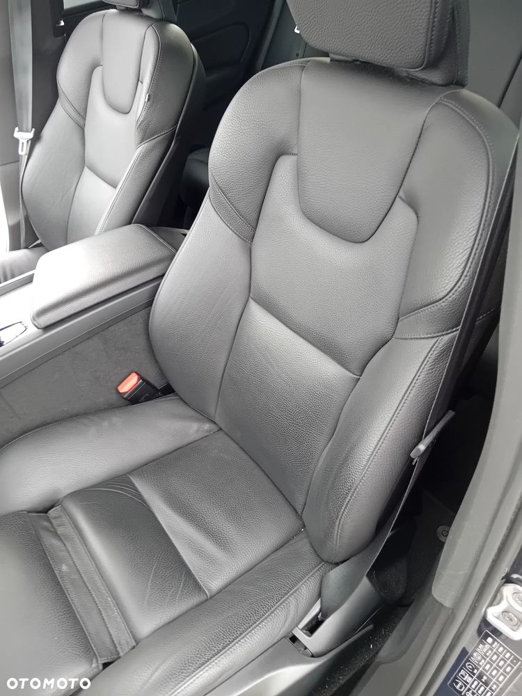 Volvo XC 60 B4 D Plus Bright - 19
