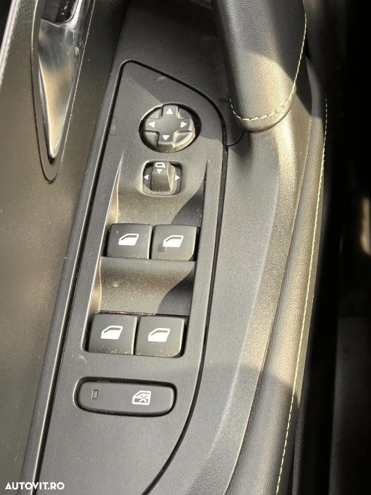 Peugeot 2008 1.2L PureTech 130 S&S EAT8 GT - 15