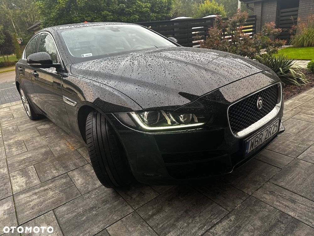 Jaguar XE 2.0 T Prestige - 3