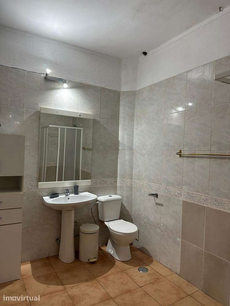Quarto - localizado em Lisbon - Grande imagem: 5/20