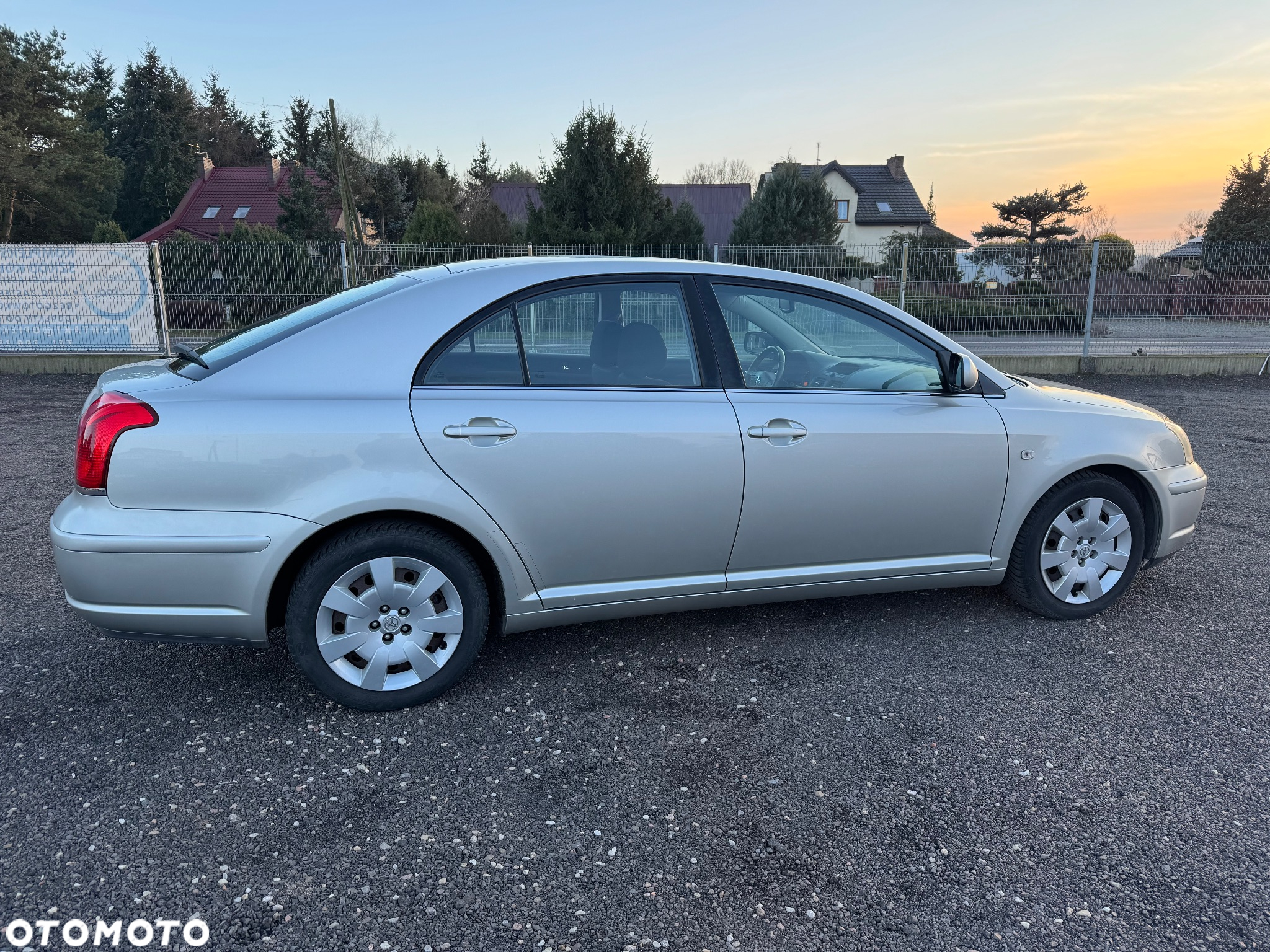 Toyota Avensis 1.8 VVT-i Sol - 10