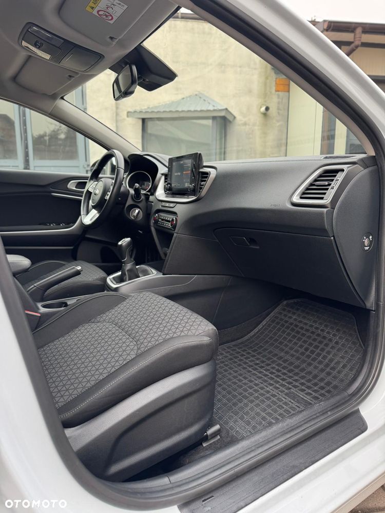 Kia Ceed 1.5 T-GDI L Business Line - 11