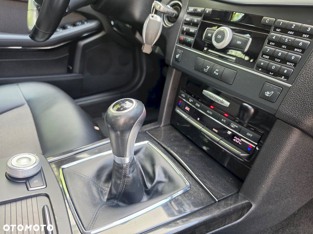 Mercedes-Benz Klasa E 250 CDI DPF BlueEFFICIENCY Avantgarde - 25