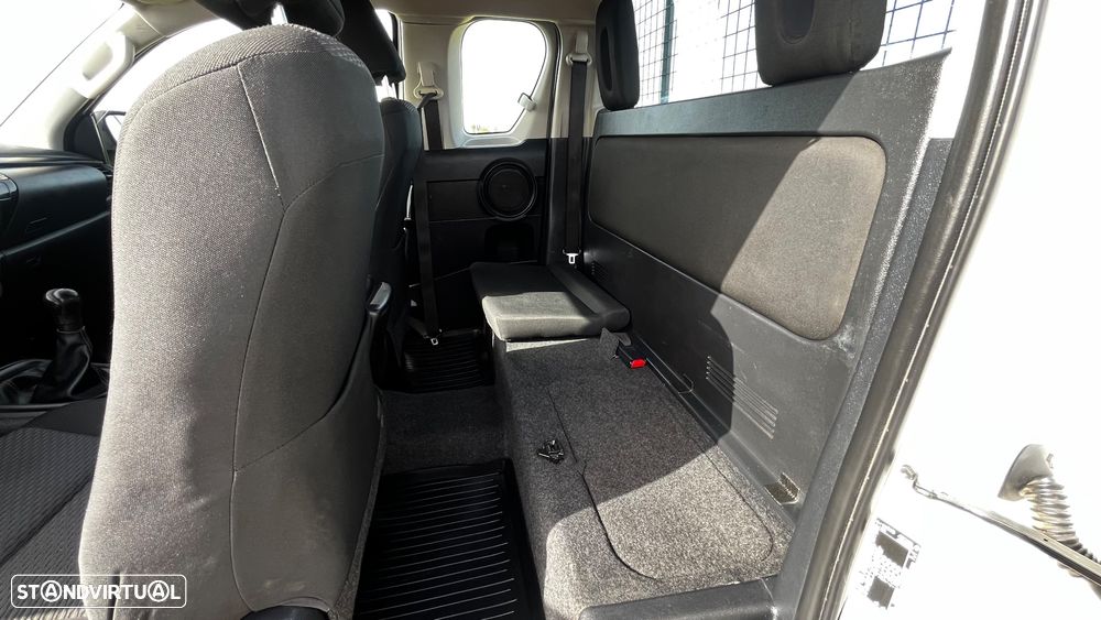 Toyota Hilux 2.4 - 11