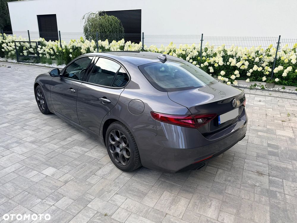 Alfa Romeo Giulia ver-2-0-turbo-16v-at8-sprint - 7