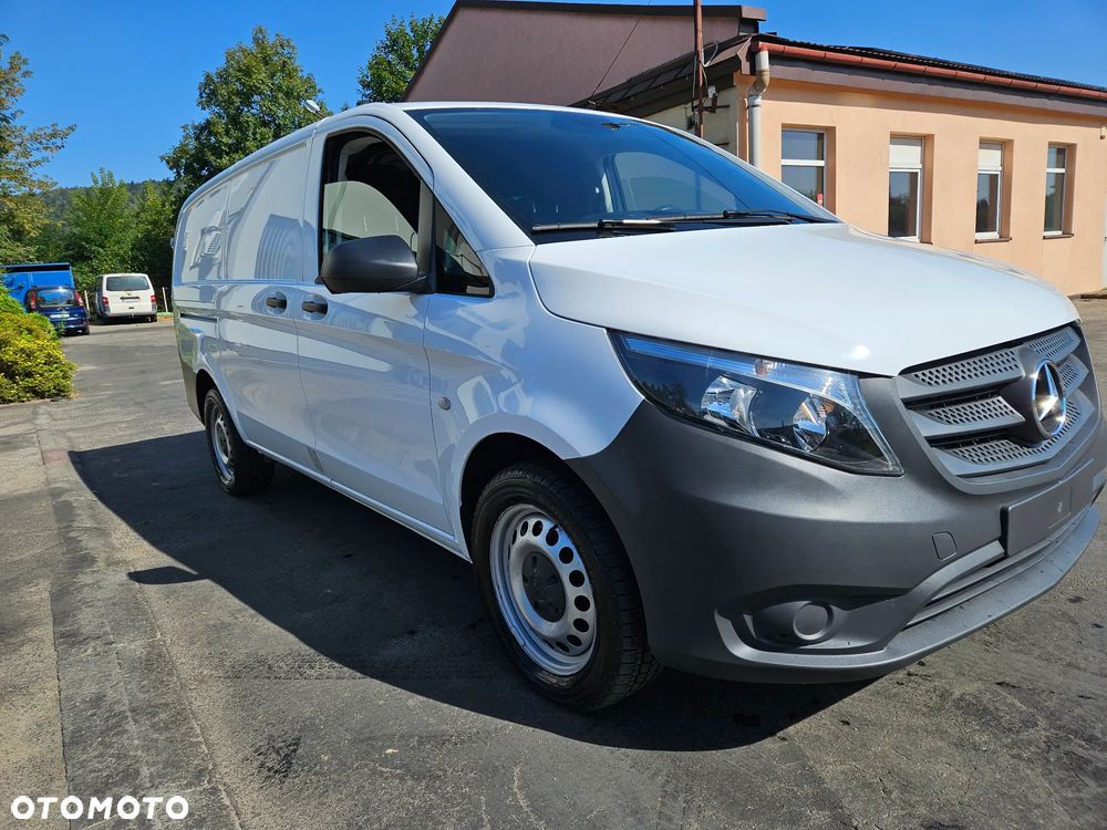 Mercedes-Benz Vito 4matic automat 4x4 erej.04 2023 long klima navi 3osobowy fvat23% - 14