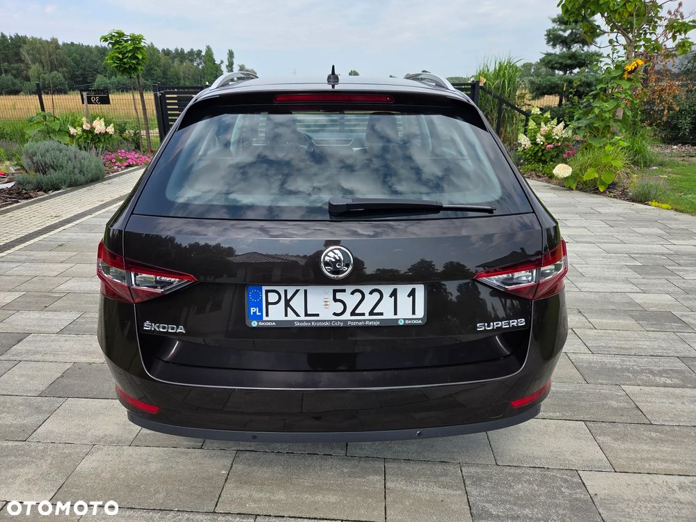 Skoda Superb 2.0 TDI Ambition DSG - 9