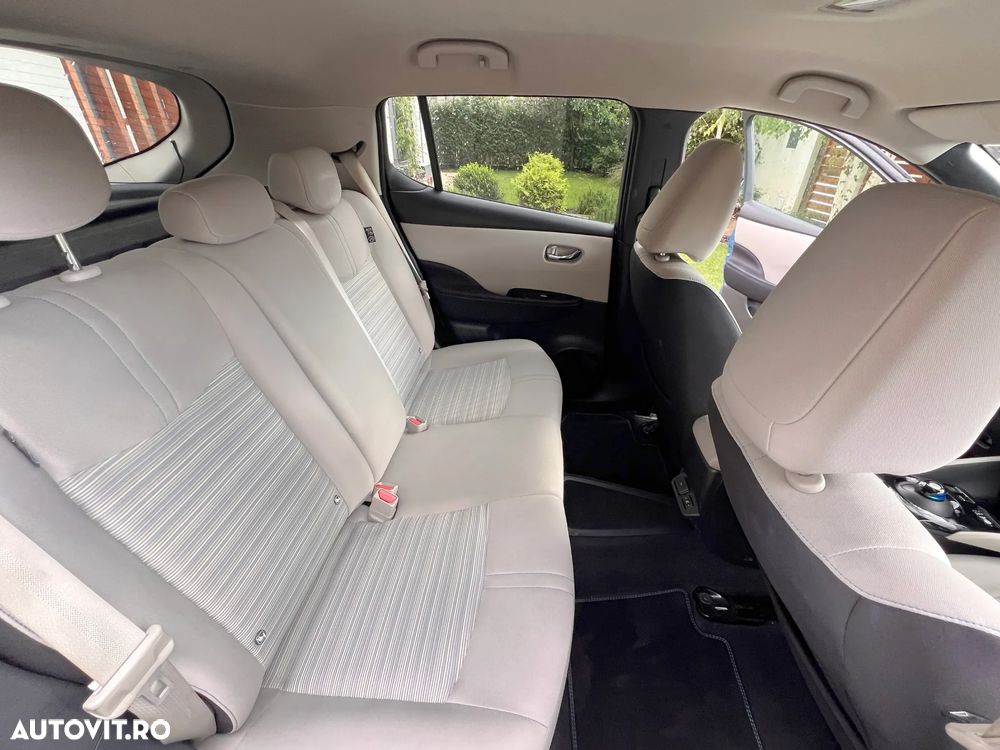 Nissan LEAF 62 kWh e+ N-Connecta - 17