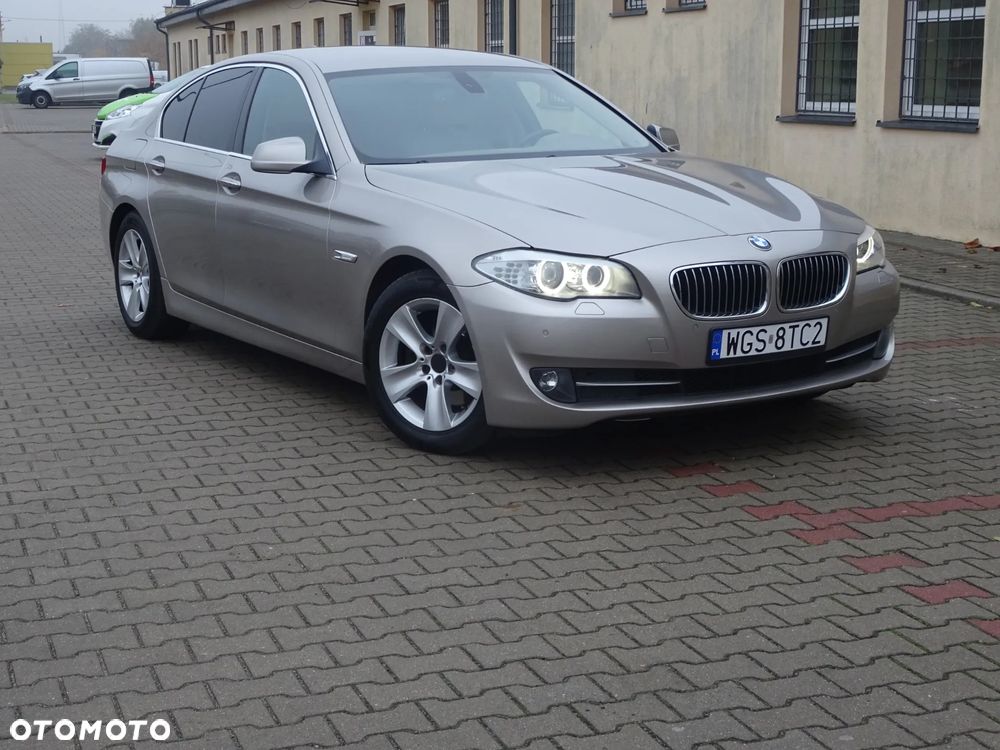 BMW 5 Series 2012 photo 2