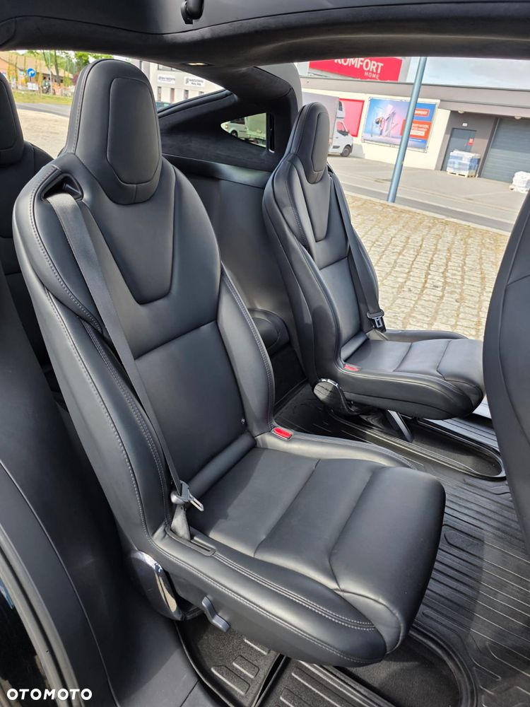 Tesla Model X - 14