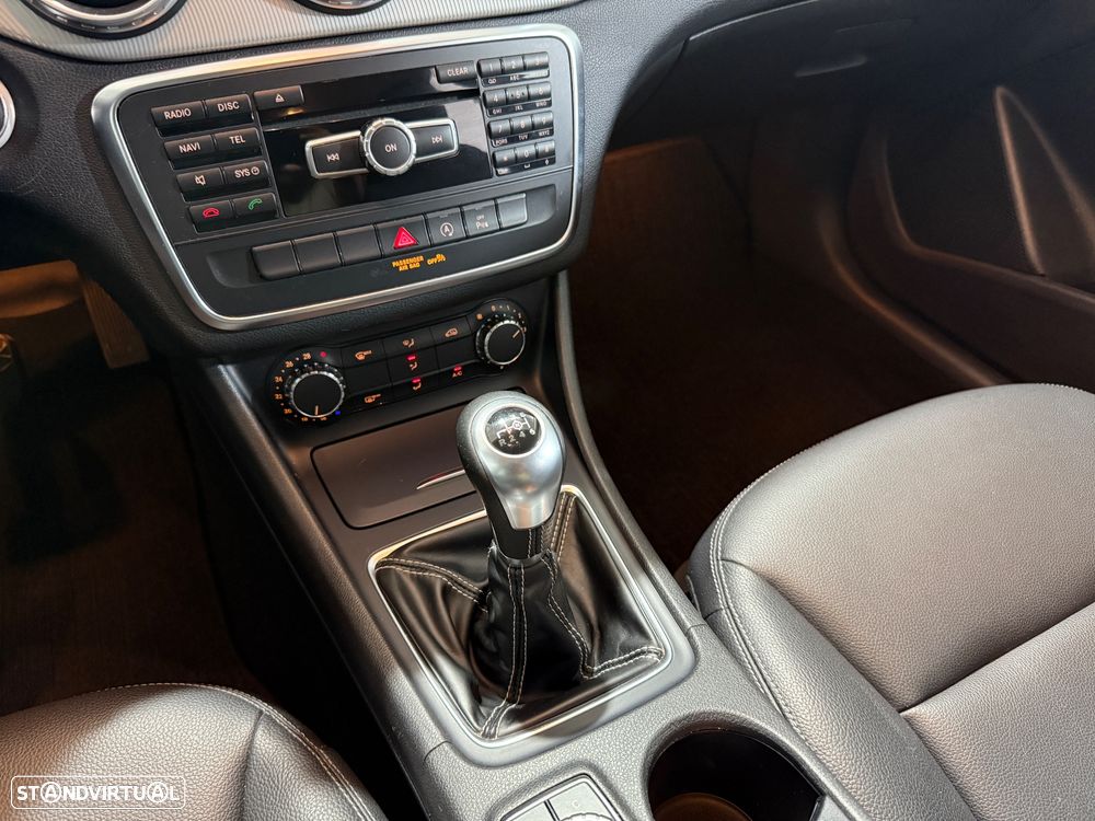 Mercedes-Benz GLA 180 d AMG Line - 24