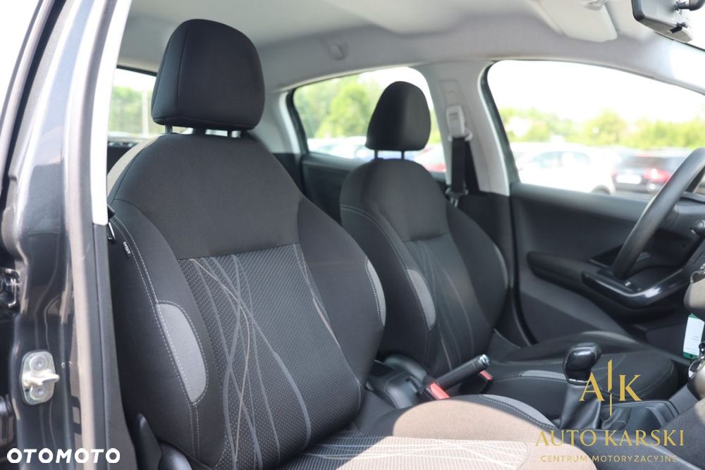 Peugeot 208 - 35