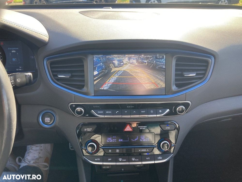Hyundai IONIQ - 10