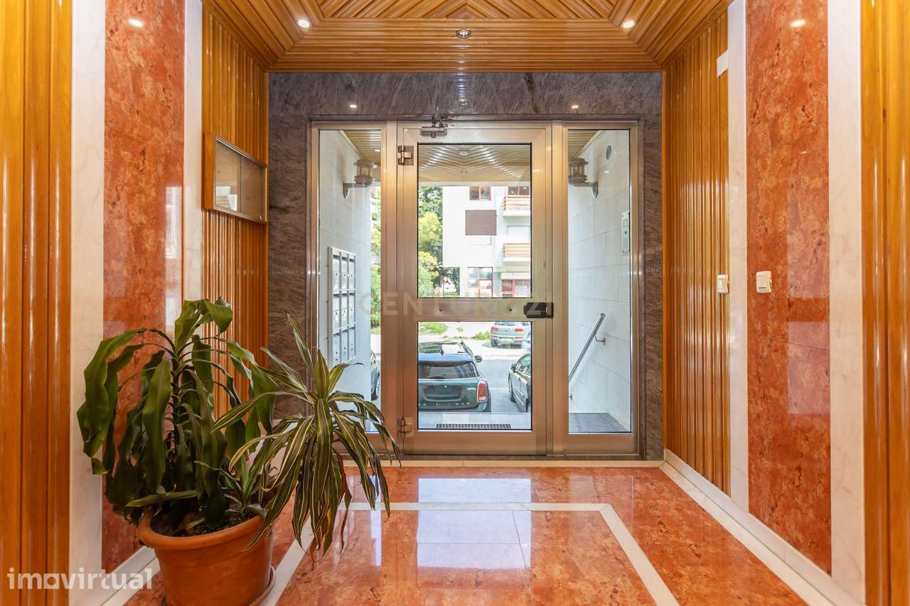 Apartamento Duplex em Santo António da Caparica com 6 assoalhadas - Grande imagem: 2/60